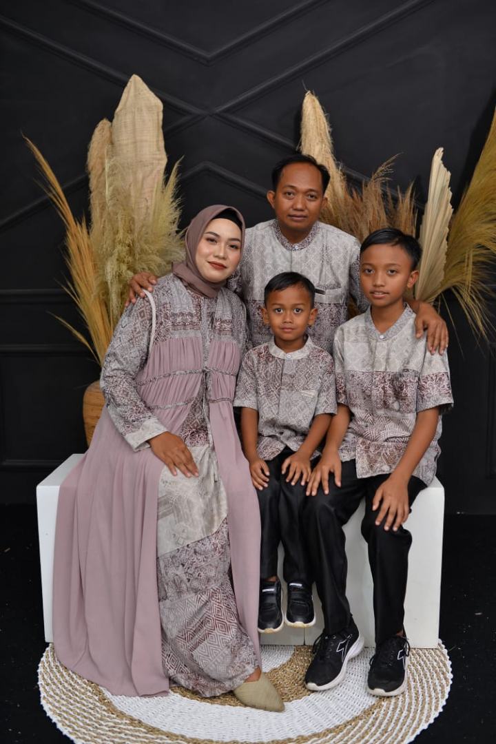 https://ezzafahrulmumin.khitanan.id/dirmember/00000001/gondes_r05/photo-1265-1266-l-202207030226.jpg