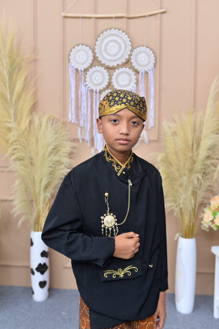 https://ezzafahrulmumin.khitanan.id/dirmember/00000001/gondes_r05/photo-1265-1268-l-202207030232.jpg